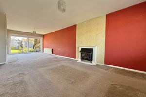 26' Lounge/Dining Room- click for photo gallery